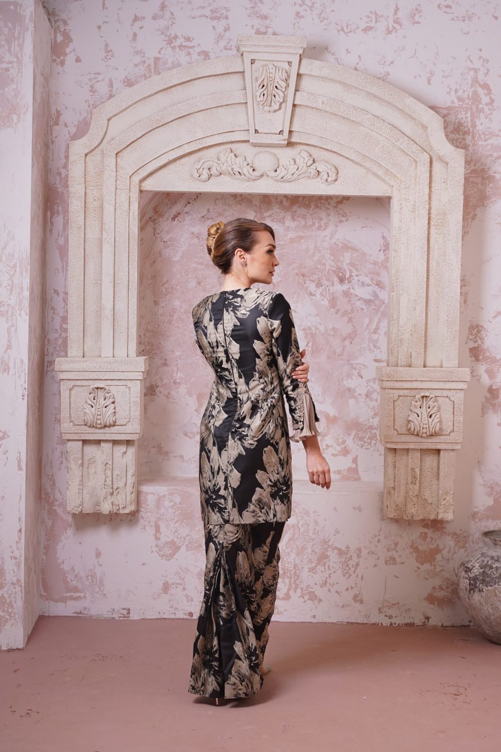 Lunara in Eclipse Brown